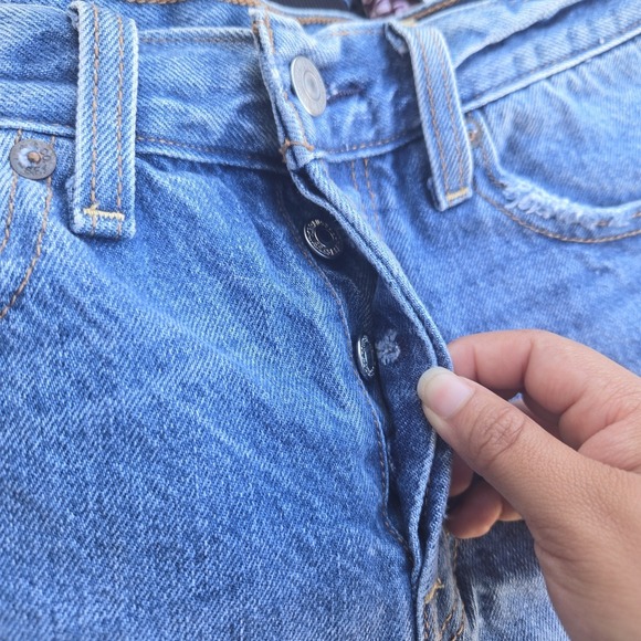 Levi's 501 Women's Blue Denim Distressed Raw Hem Button Fly Cutoff Shorts Sz 27 - Picture 3 of 8